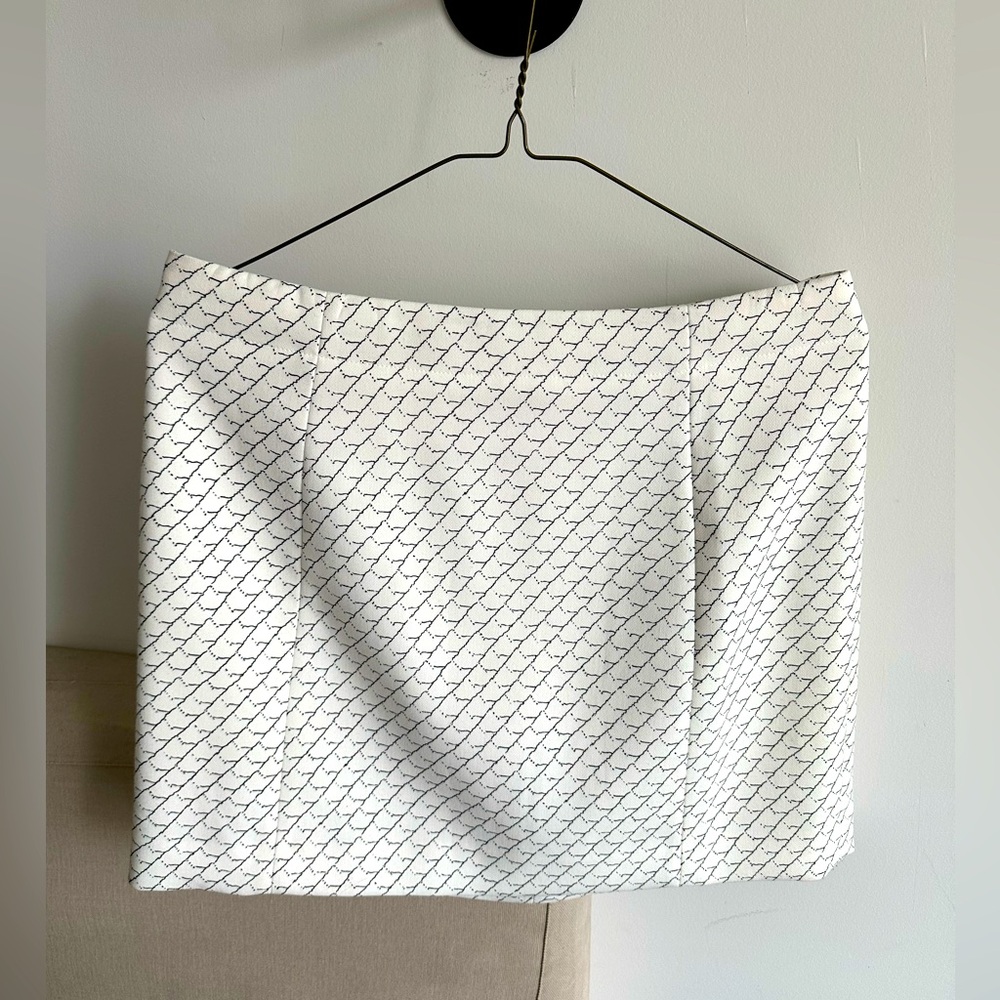 Armani Exchange mini skirt, white, US 6, casual, office, polyester